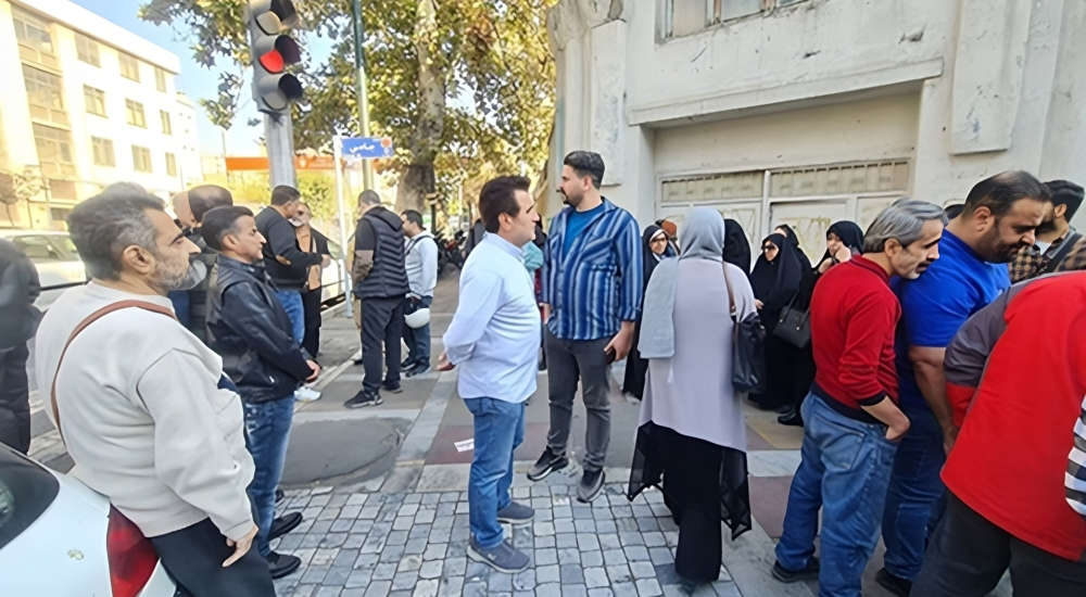 Lavoratori, pensionati e acquirenti truffati in protesta nelle principali città iraniane