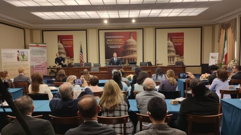Un incontro bipartisan al Congresso degli Stati Uniti ha riaffermato il sostegno alla transizione democratica in Iran e alla proposta di un governo provvisorio.